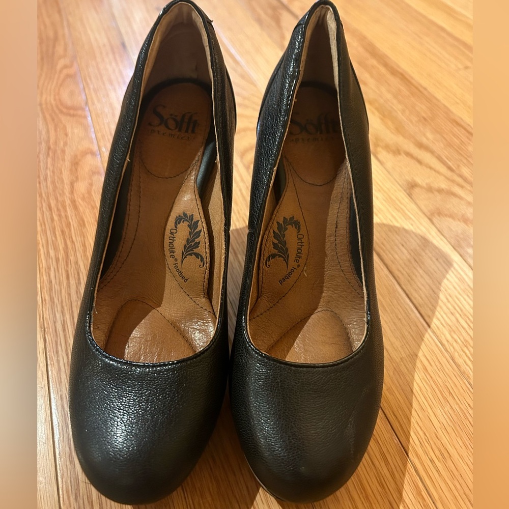 Sofft Black leather heels with cushion sole. Size 7, new without tags.